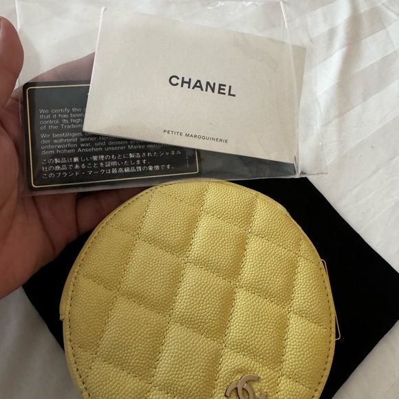 CHANEL Lemon Quilted Crossbody Bag - Picture 4 of 12